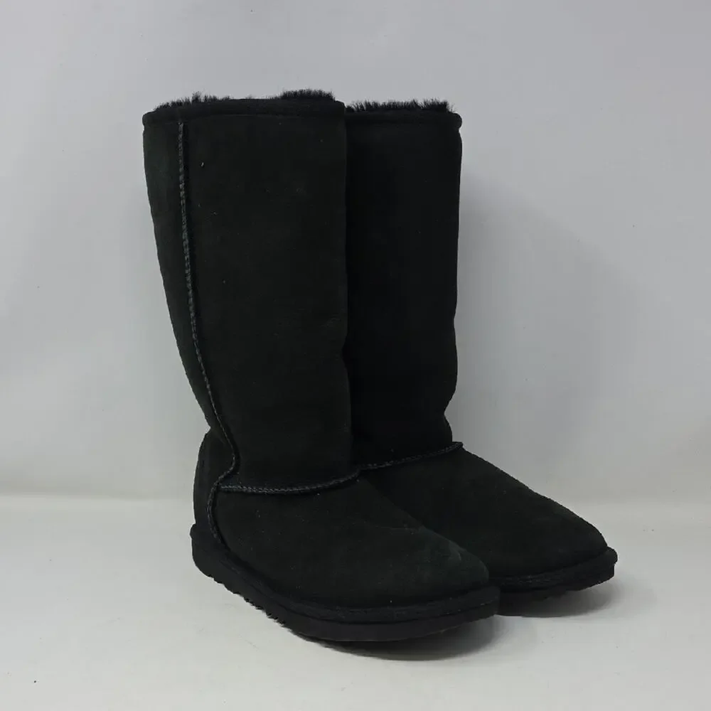 UGG cozy black